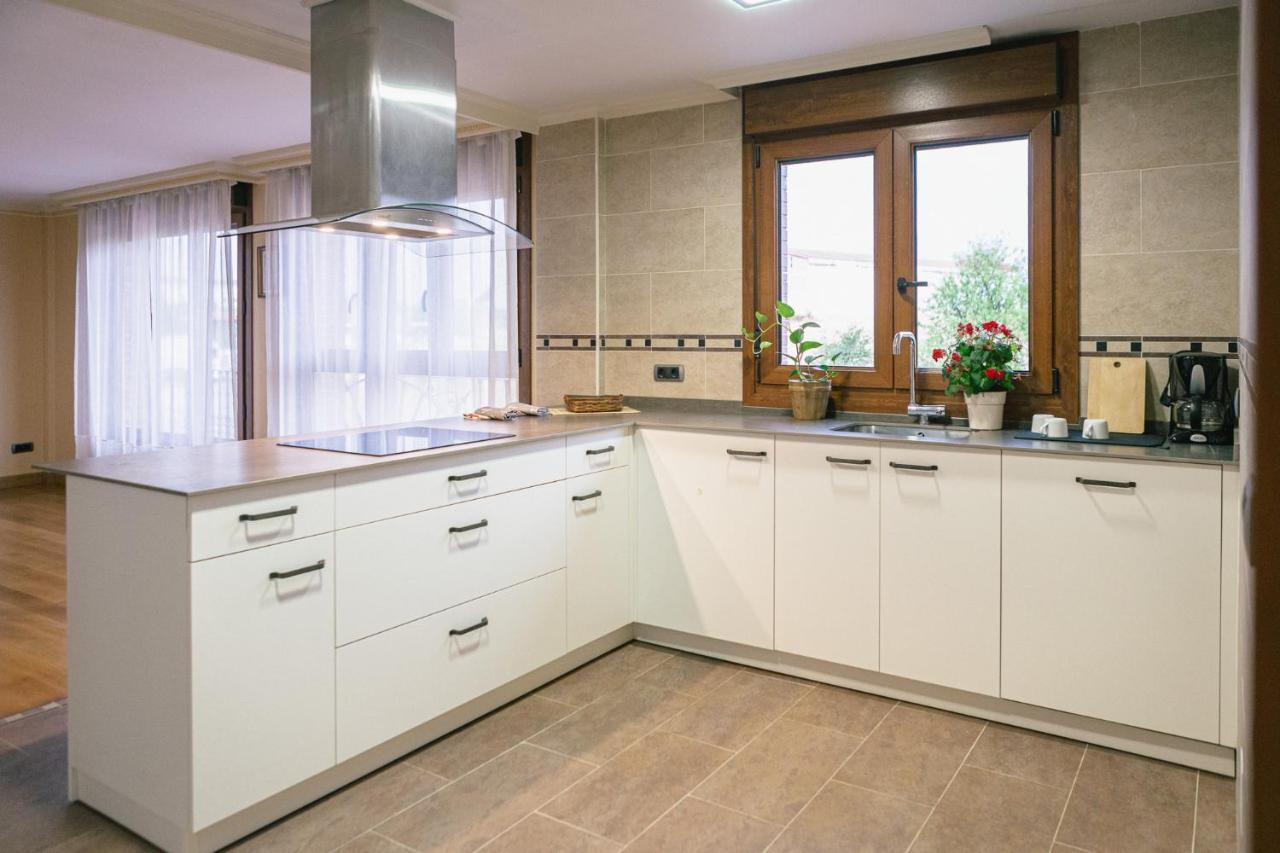 Alojamiento Urabain Apartamento Allo Exterior foto